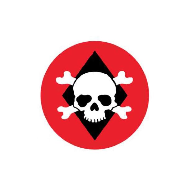 CHAPA 115 - CALAVERA EN ROMBO NEGRO SOBRE ROJO 100
